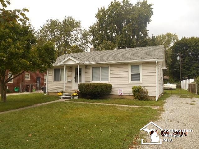 1st image of 21934 Roosevelt St S