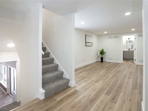 2nd image of 1038 Dell Cir NW