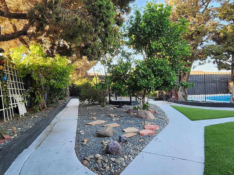 2548 E Wilson Ave — Photo 11