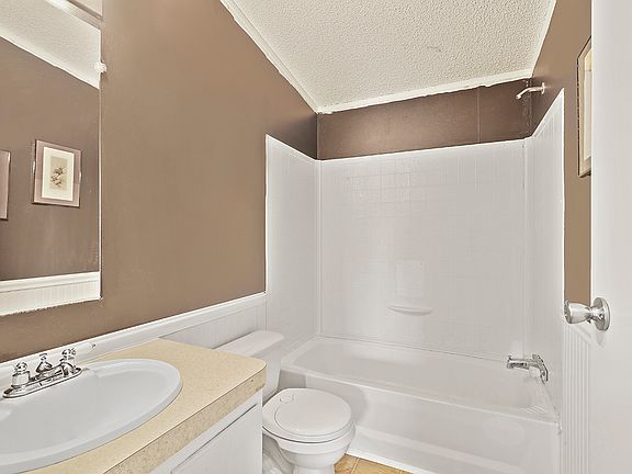 4th image of 15714 Newmont Ave