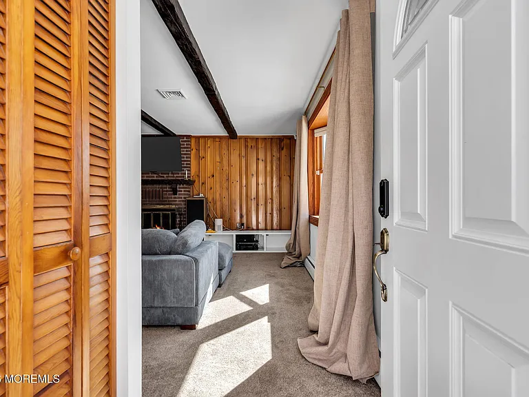 46 Sunset Ave — Photo 4