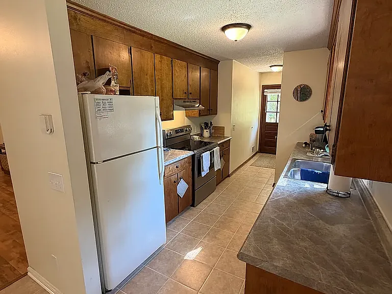 530 Chadford Rd — Photo 10