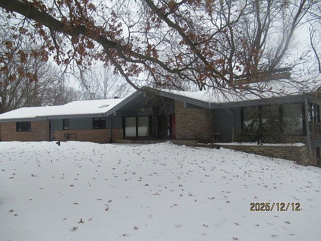 1st image of 1943 Woodside Dr
