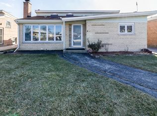 5009 Harnew Rd S, Oak Lawn, IL 60453