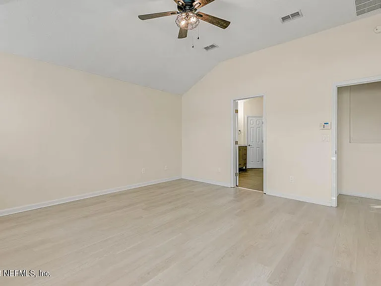 813 W American Eagle Dr — Photo 17