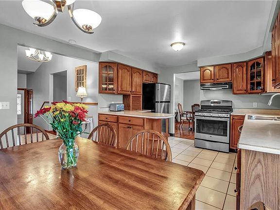 3rd image of 74 S Transit Hill Dr
