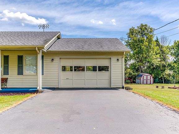 3rd image of 95 Cambridge Dr