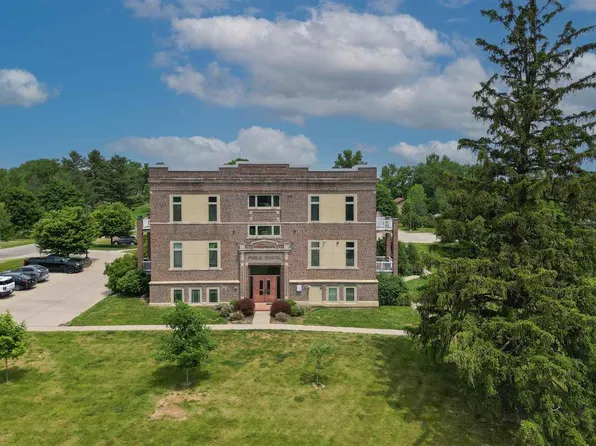 251 Vine St Unit 114, Riverside, IA 52327