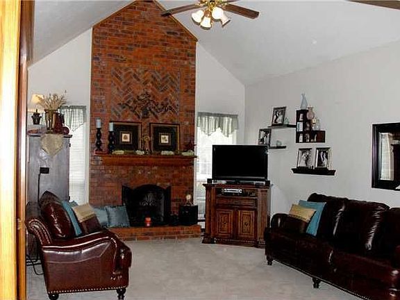 3rd image of 1609 SW 126th St