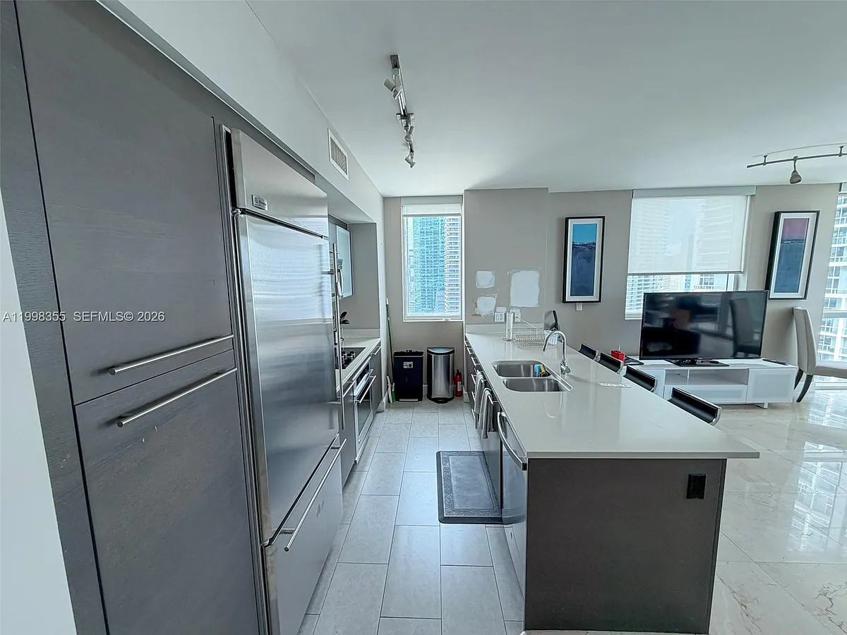 Building Photo - 500 Brickell Ave #3001