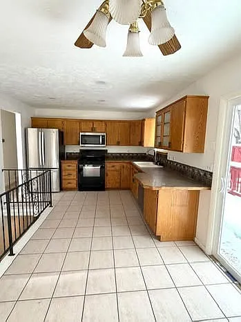 1586 Golden Gate St — Photo 12