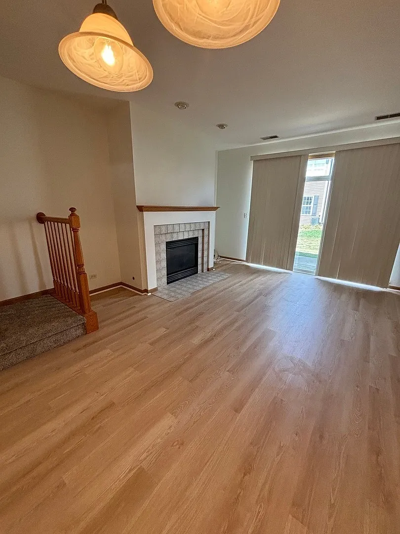2 bed, 2.5 bath, 1348 sqft, $2,400 — Photo 2