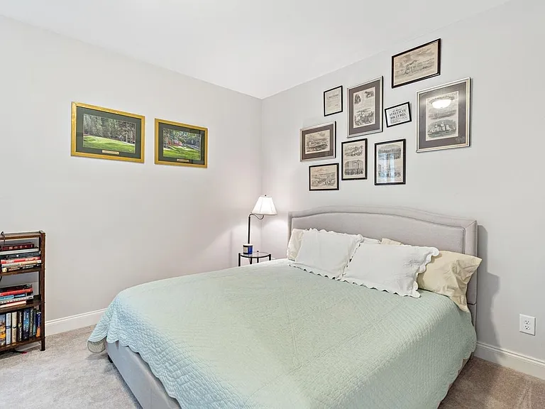 138 Haverford Dr — Photo 20