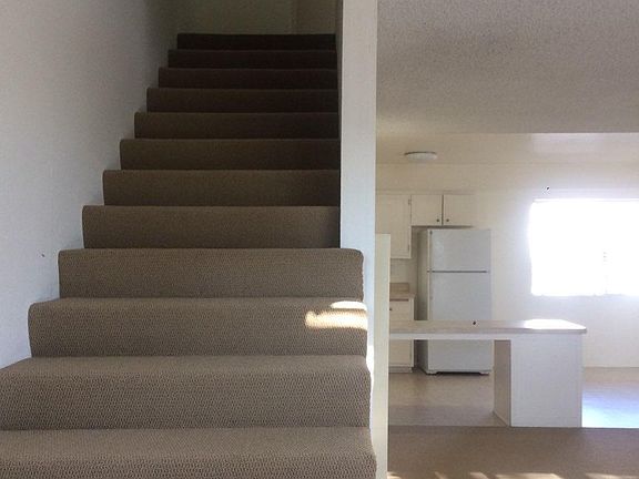 2nd image of 2400 De La Vina St APT 21