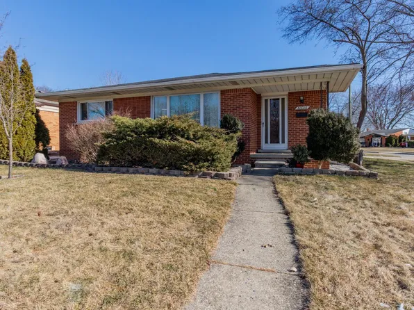 31606 Eveningside Dr, Fraser, MI 48026