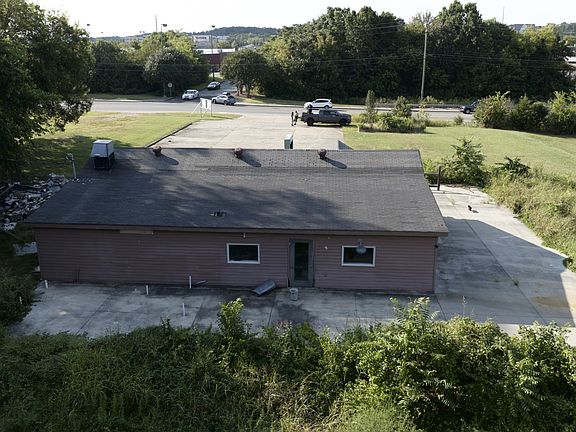 3rd image of 1017 Rock Springs Rd