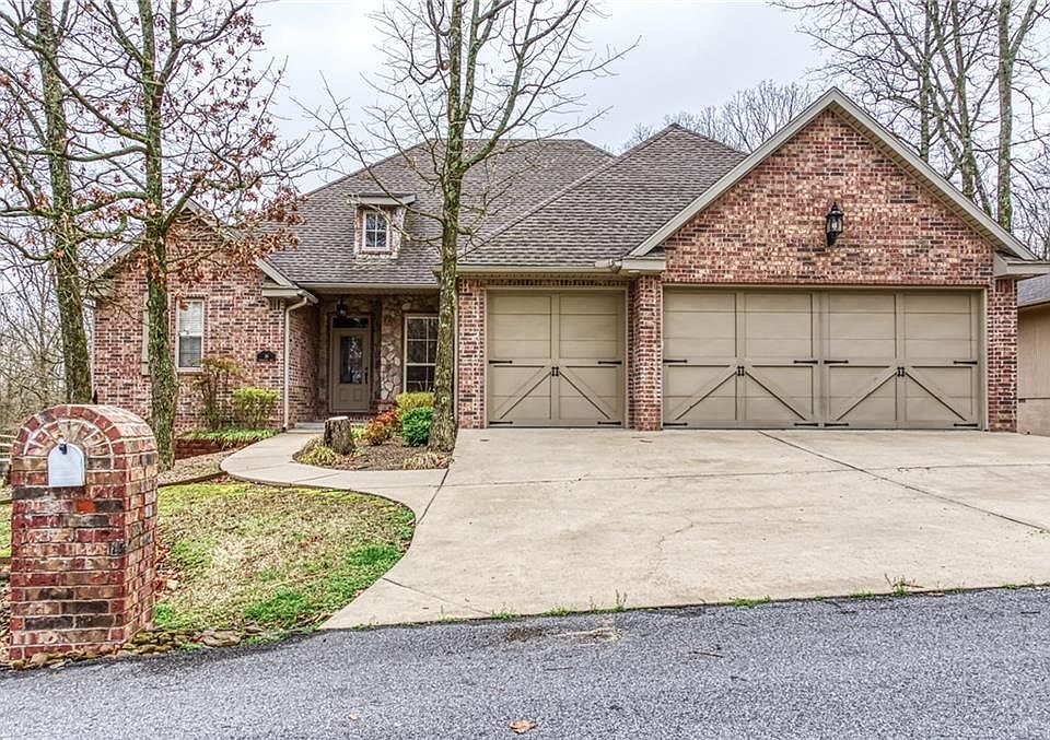 1st image of 38 Sunderland Dr