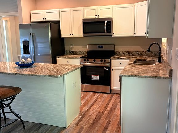 4th image of 523 Rolling Hill Cir