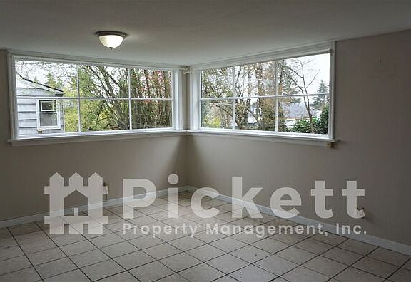 4th image of 4121 W D St Unit B
