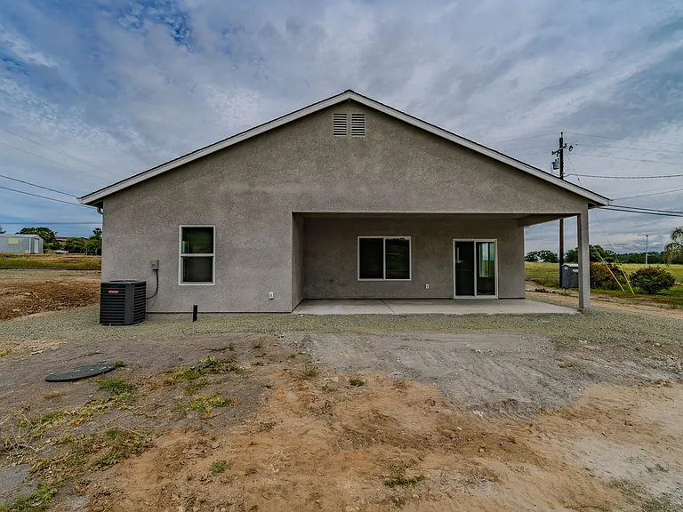 2426 Village Dr — Photo 49