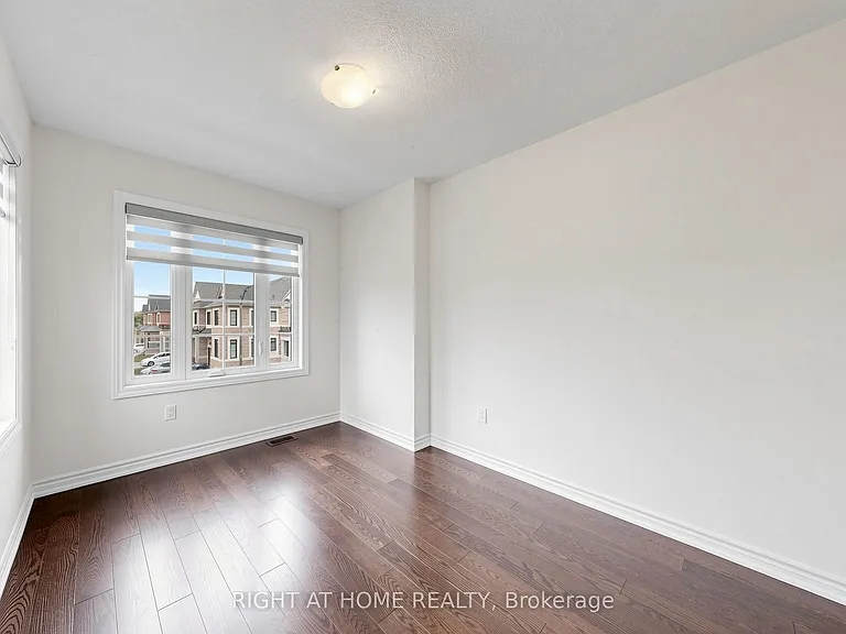 90 Laing Dr — Photo 40