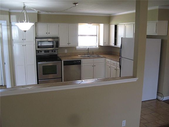 5th image of 702 Longhorn Dr