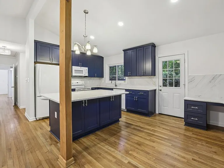 2056A Abby Ln NE — Photo 13