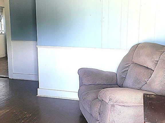 5th image of 402 S Avenue D