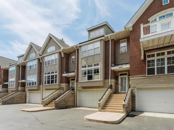 3844 S Lake DRIVE #15, Saint Francis, WI 53235
