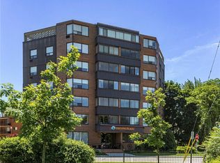 166 Mountain Park Ave #701, Hamilton, ON