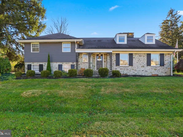 1000 Smallbrook Ln, York, PA 17403