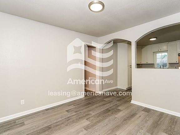 877526_004_living_room_5.jpg