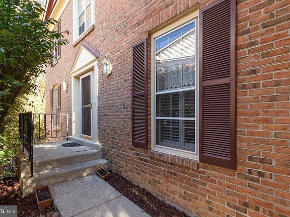 Private entrance off street