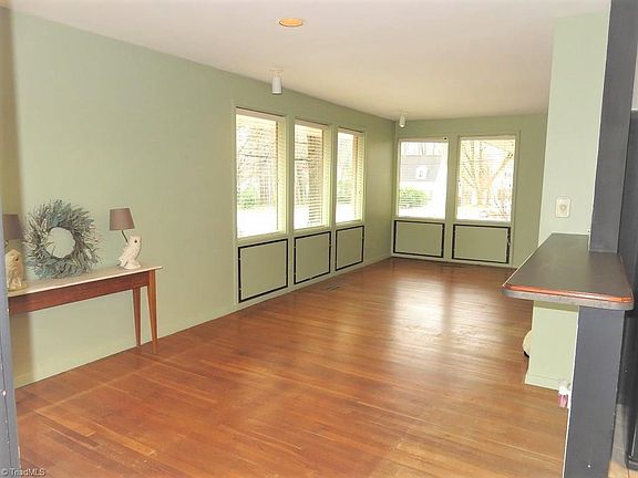 4th image of 2200 W Friendly Ave