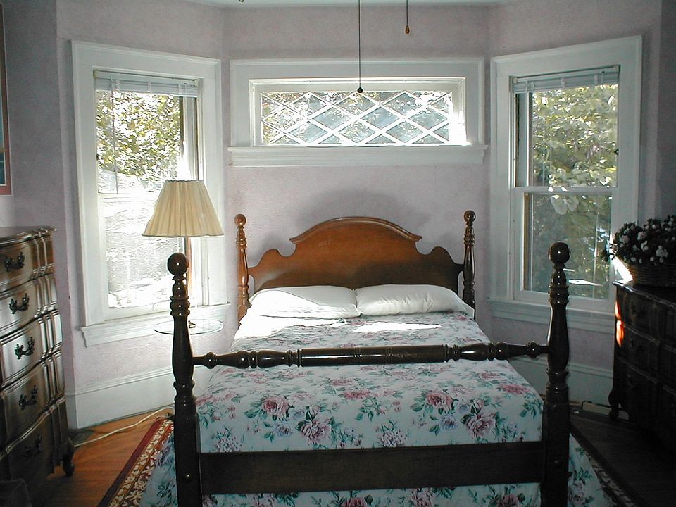 1st image of 1313 W 111th St #2