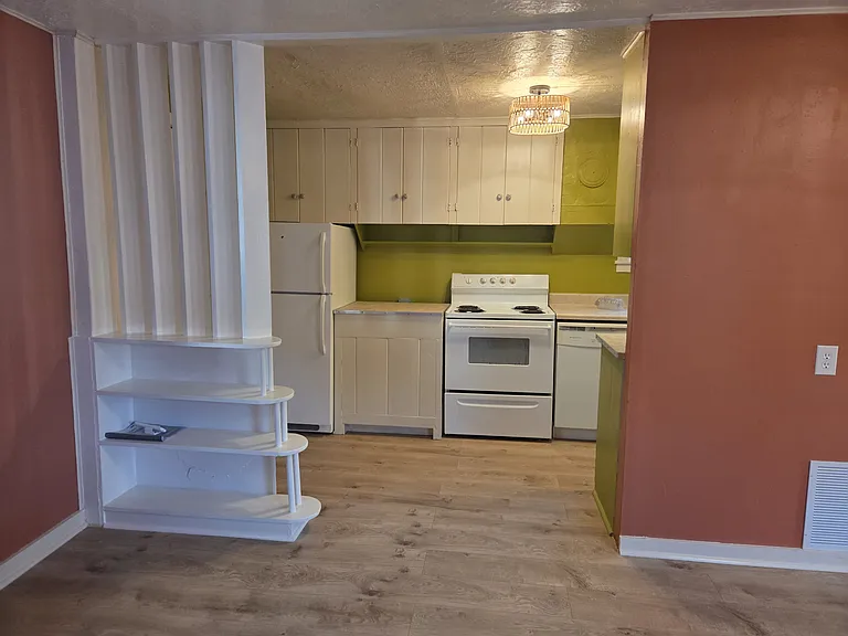 2525 S Higgins Ave — Photo 2