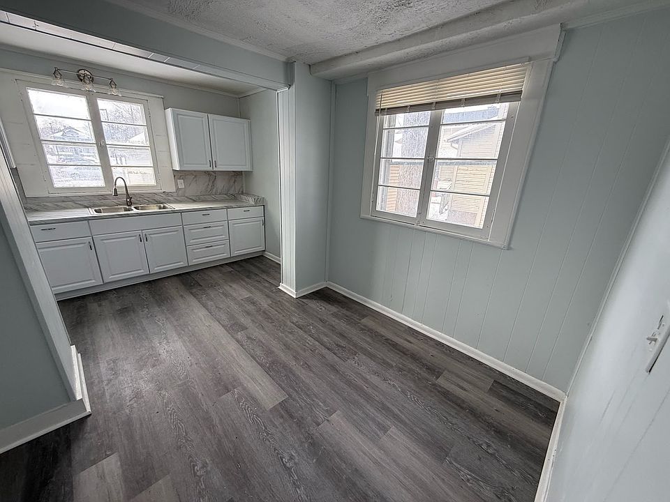 1st image of 521 Columbus Ave NW #1