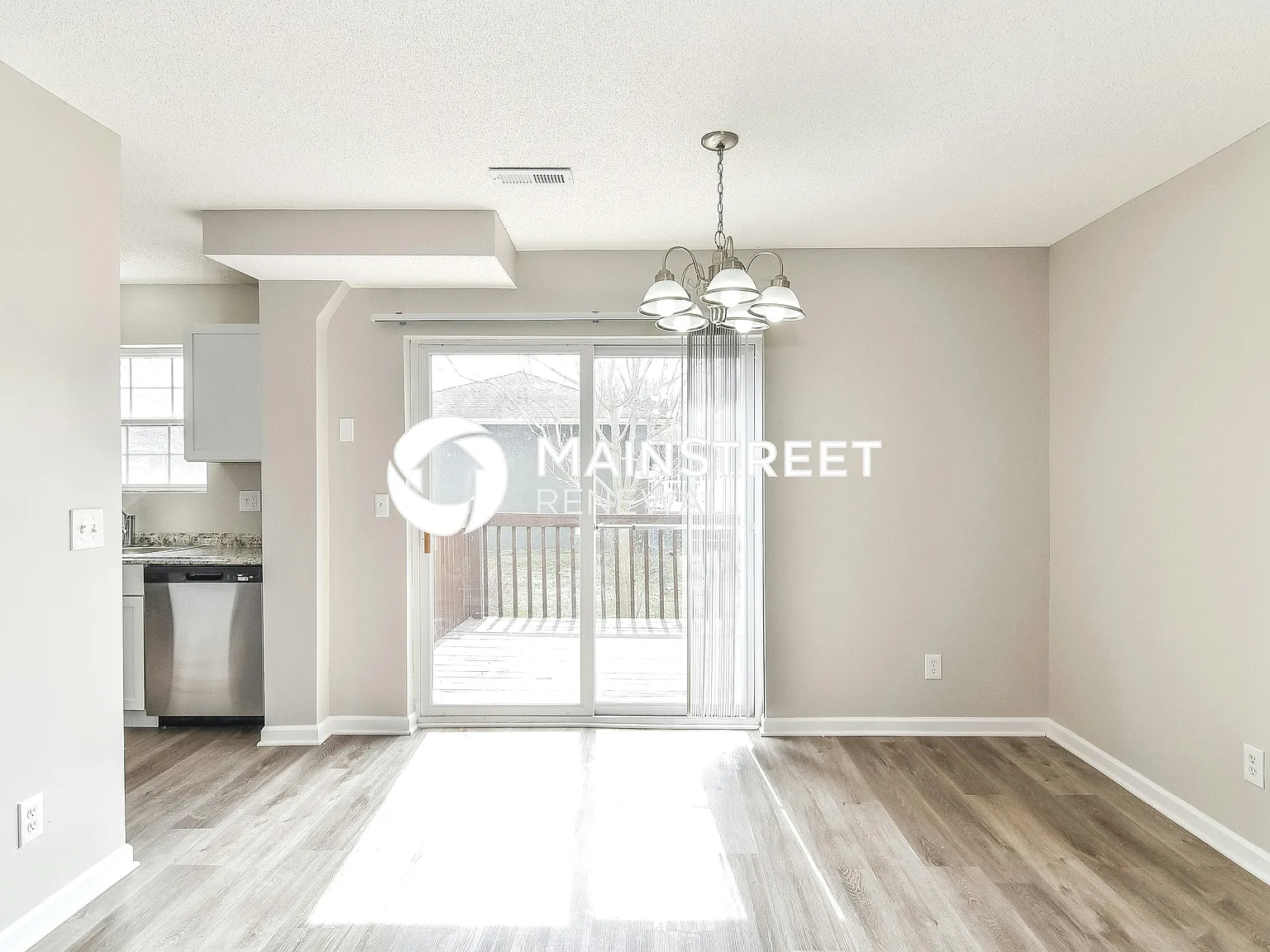 1208 Deena St — Photo 3