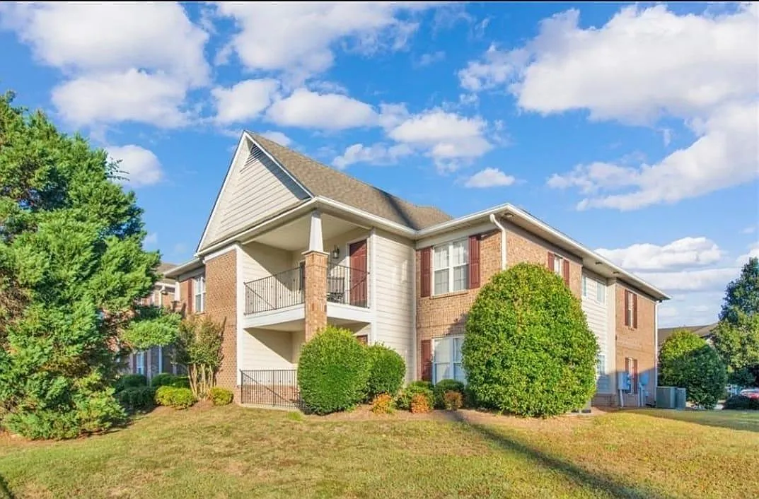 2 bed, 1324 sqft, $2,400 — Photo 1