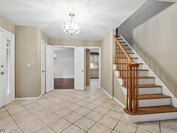 2nd image of 38 Hunters Circle