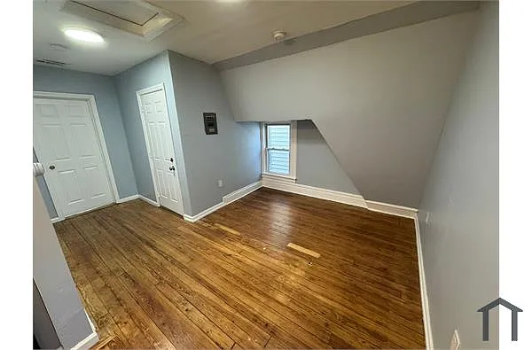 Building Photo - 856 S 14th St #3
