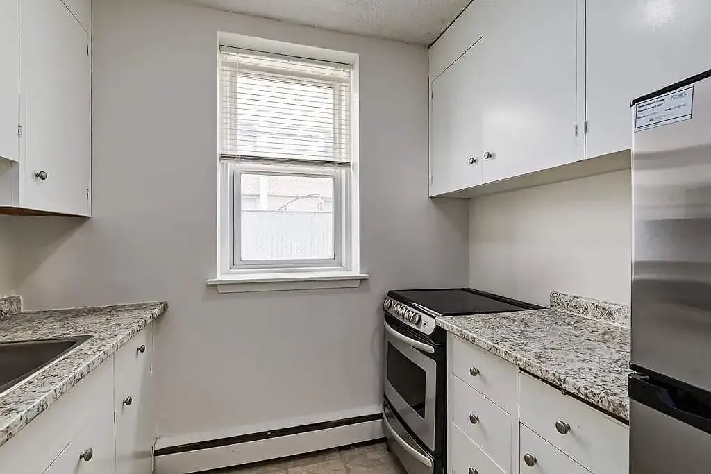 Berkeley Manor — Photo 1