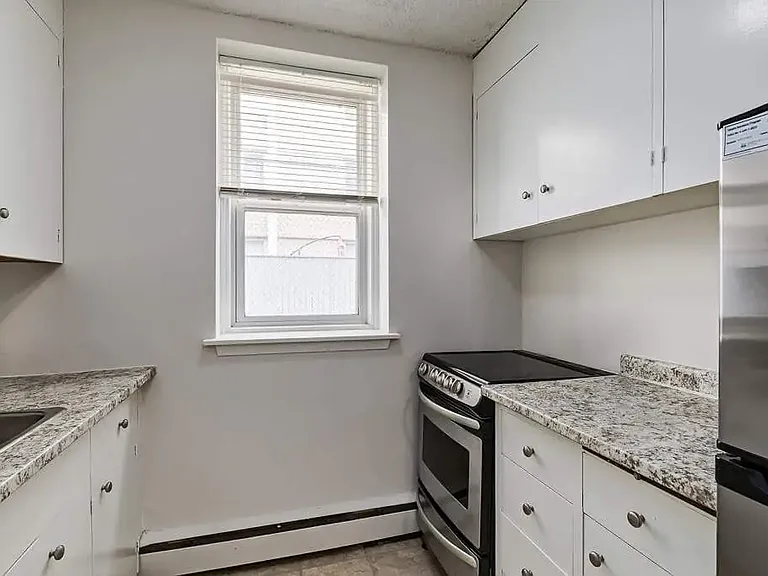 327 11th St E #304 — Photo 3