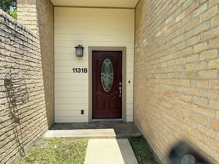 11318 Briar Forest Dr — Photo 2