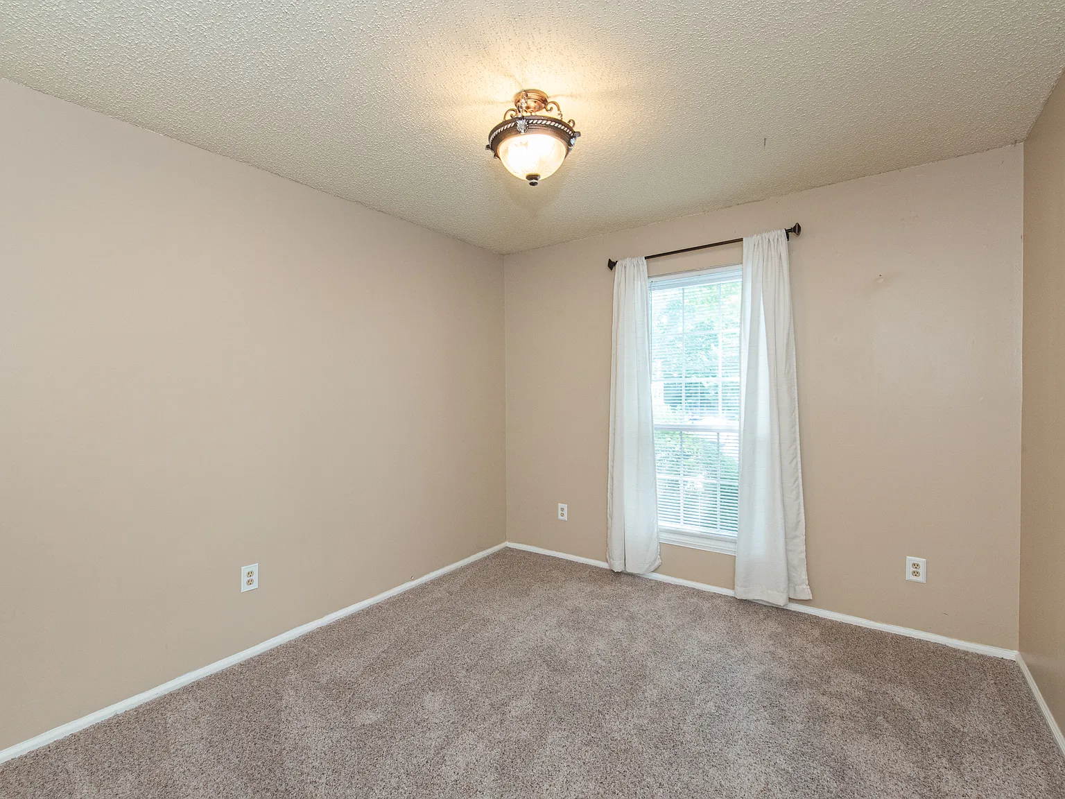 2 bed, 855 sqft, $2,700 — Photo 3