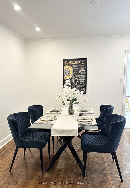 Toronto House for rent - 5 Bedrooms — photo 3