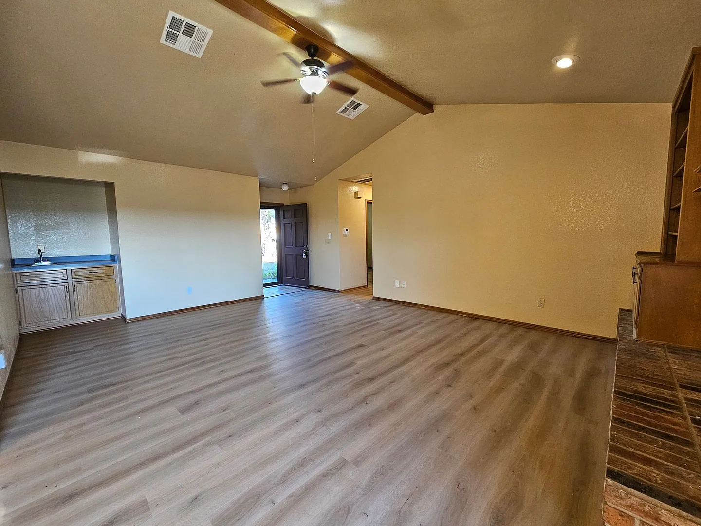 (3) Bed/(2) Bath in Rock Creek Polo Club Addition! Pet Negotiable! — Photo 2