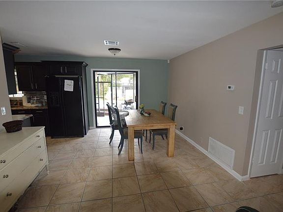 3rd image of 211 Linda Vista St