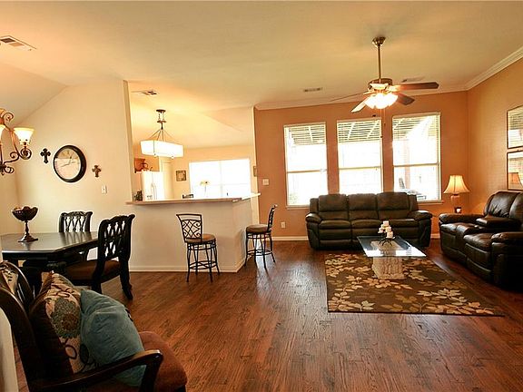 4th image of 329 Willowlake Dr