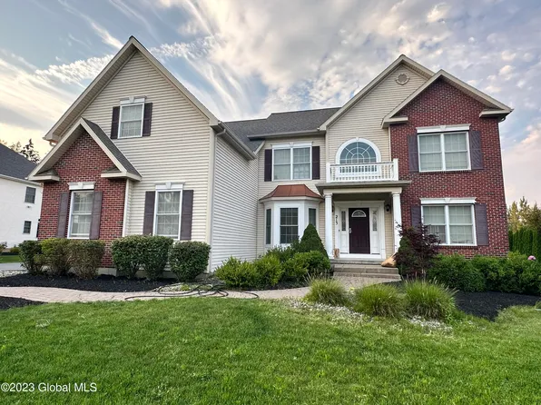 213 Brittany Place, Niskayuna, NY 12309
